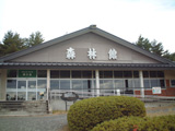 森林館　玄関前芝生広場　中央